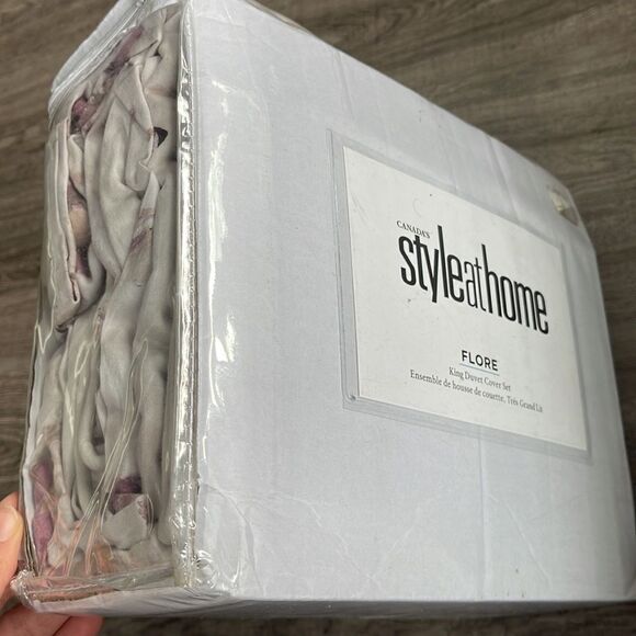 Style at Home
Flore Cotton Duvet Cover and Sham Set - Picture 3 of 3